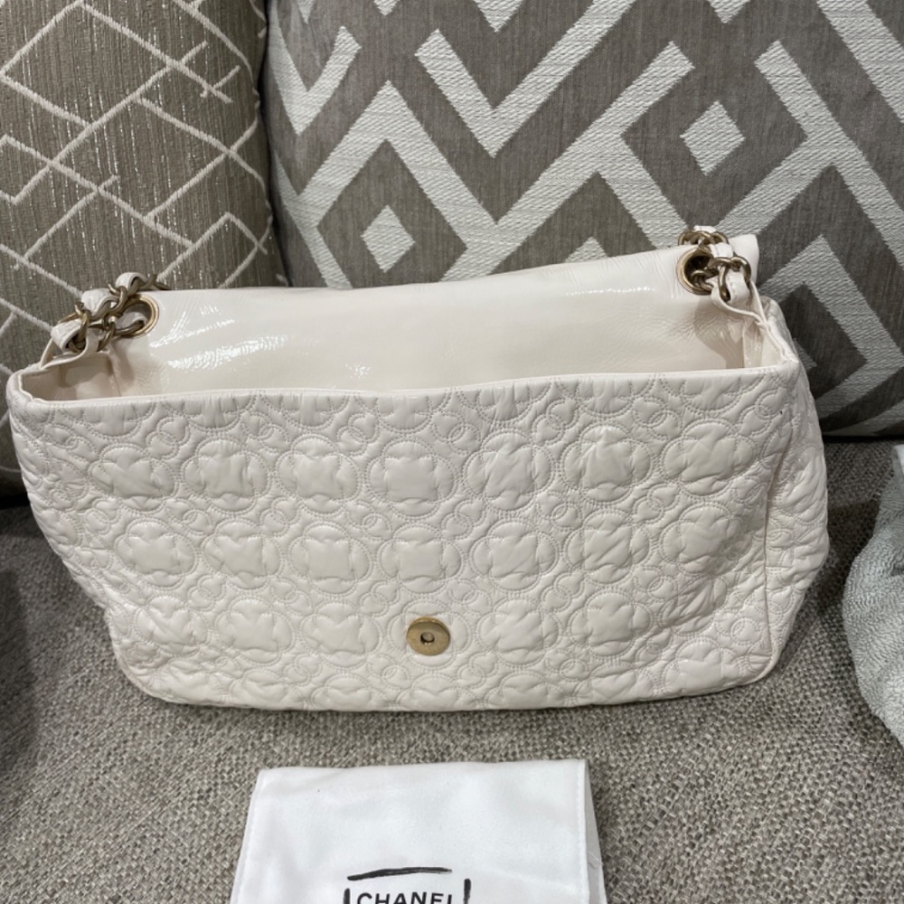 Chanel Purse - Picture 2 of 3